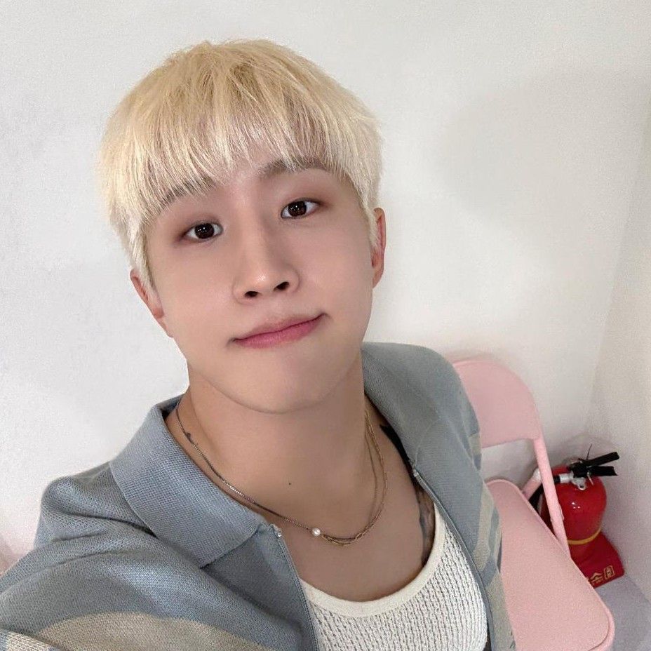 Jinjin (ASTRO)的最新照片