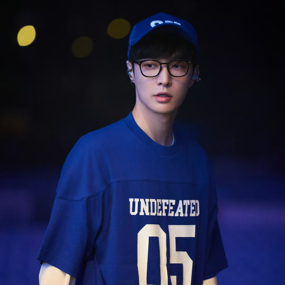 Recent activity shot of Lay (EXO)