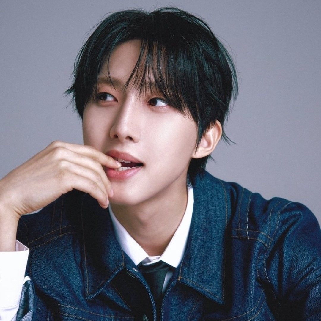 Recent activity shot of Hui (PENTAGON)