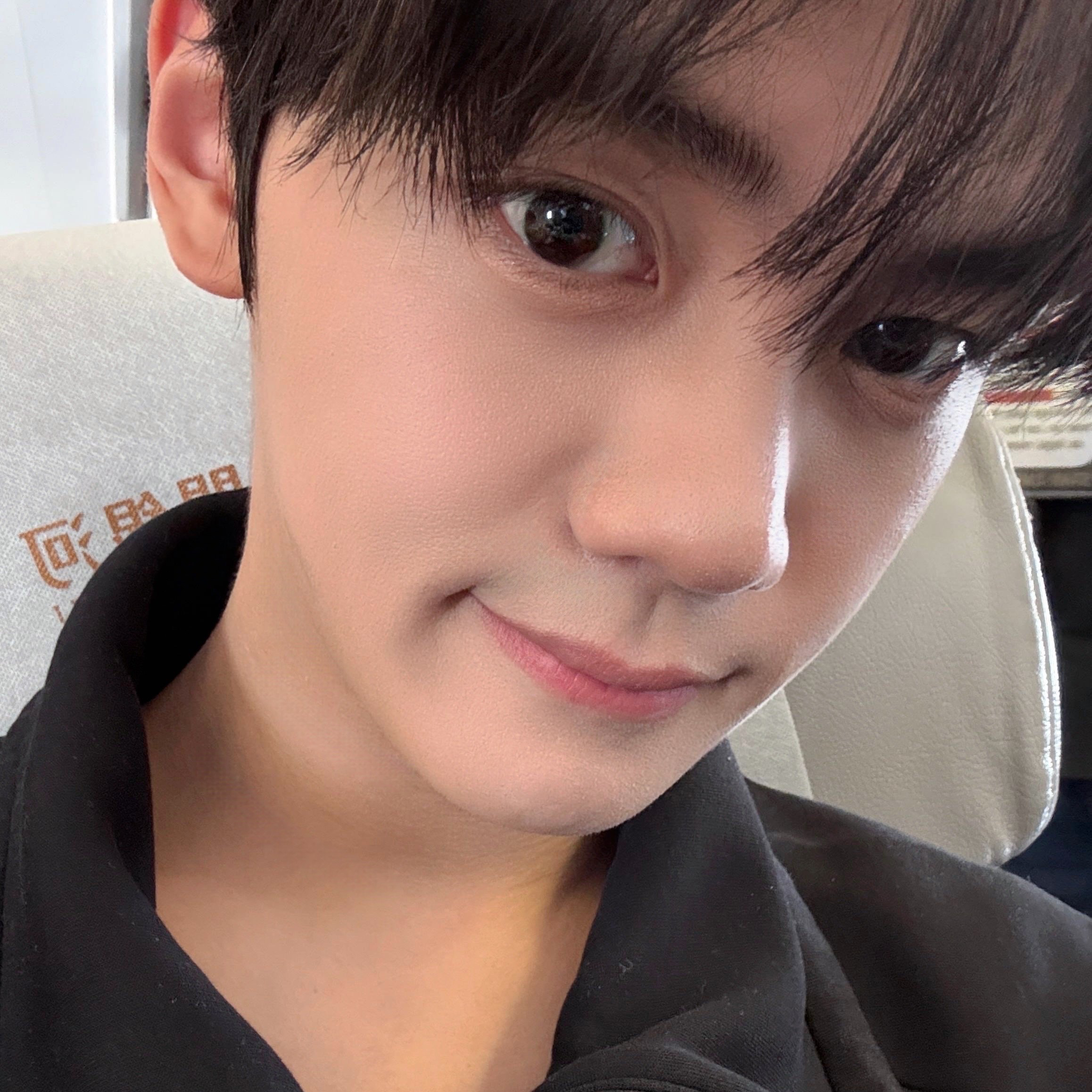 Latest photo of Kim Gyuvin (ZEROBASEONE)