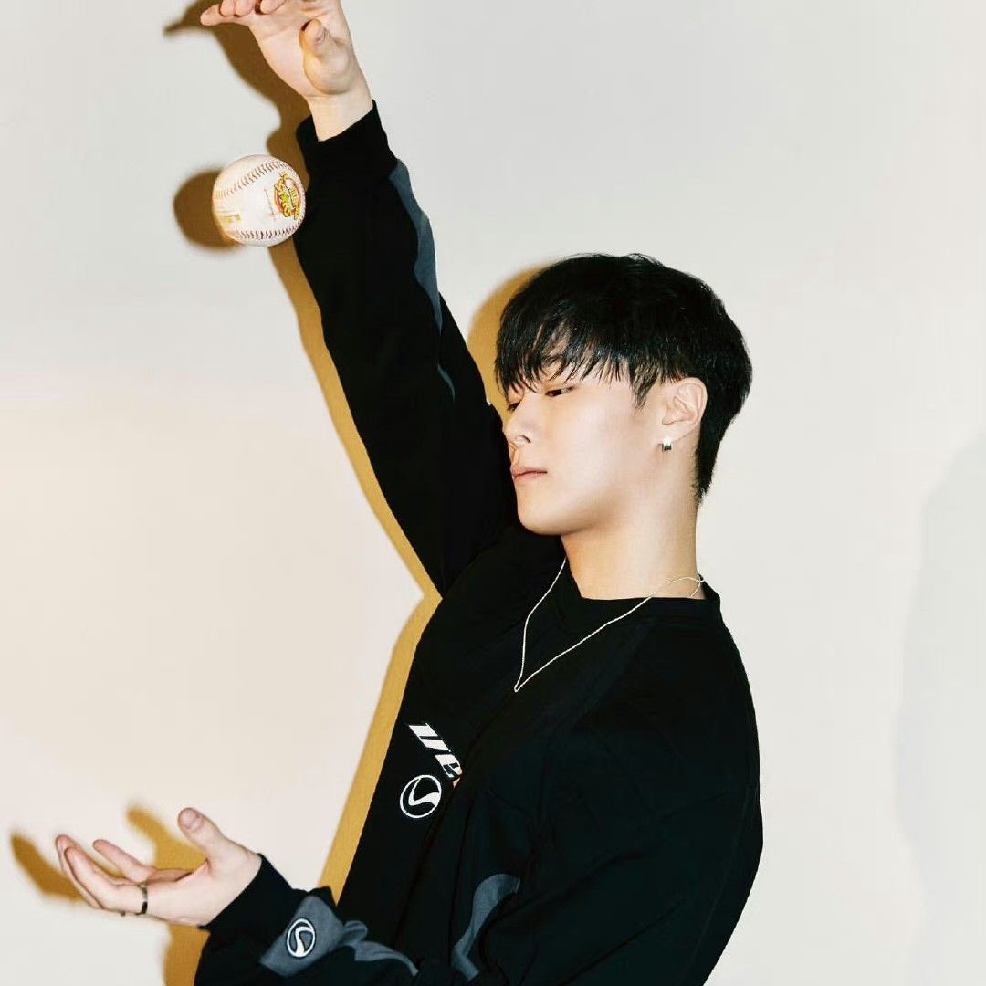 Latest photo of Moonbin (ASTRO)