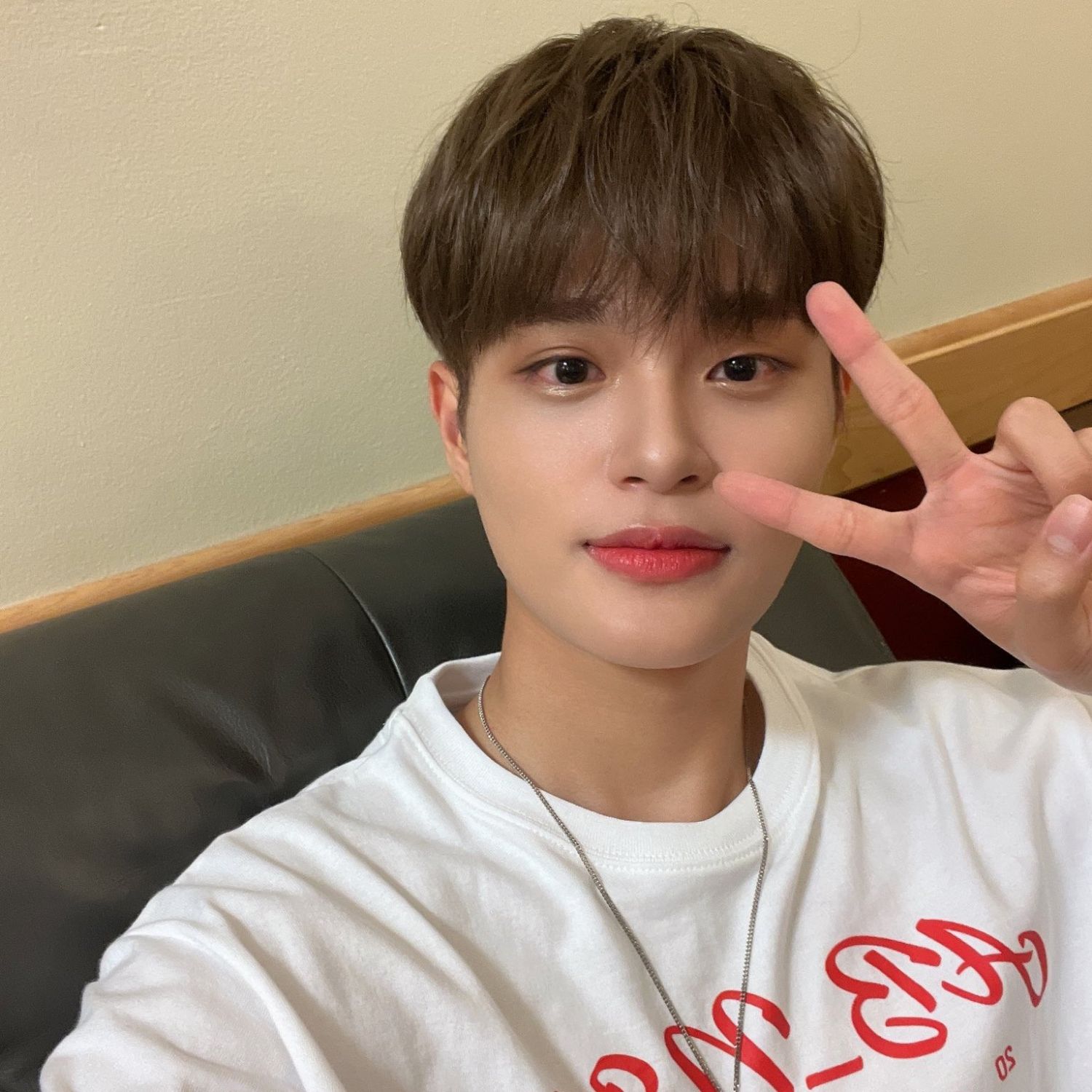 A moment captured by Lee Daehwi (AB6IX)'s fan