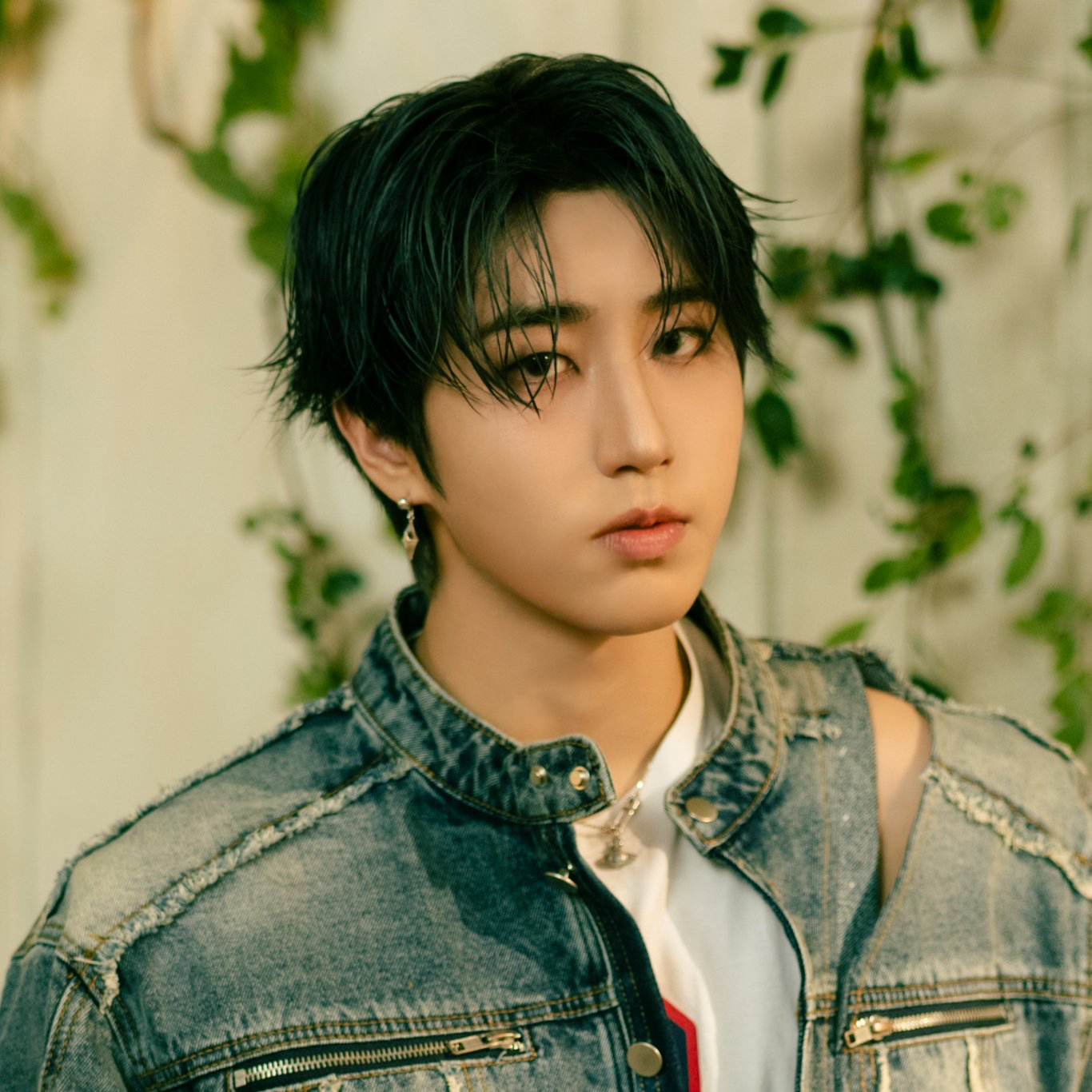 Behind-the-scenes cut of HAN (Stray Kids)
