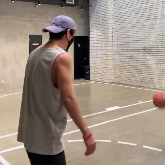 뷔 (방탄소년단)의 최신 사진