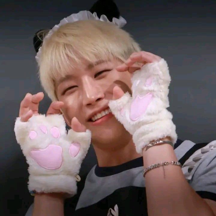 Behind-the-scenes cut of Jinjin (ASTRO)