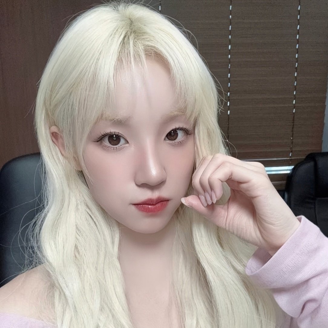 Latest photo of Yuqi (i-dle)