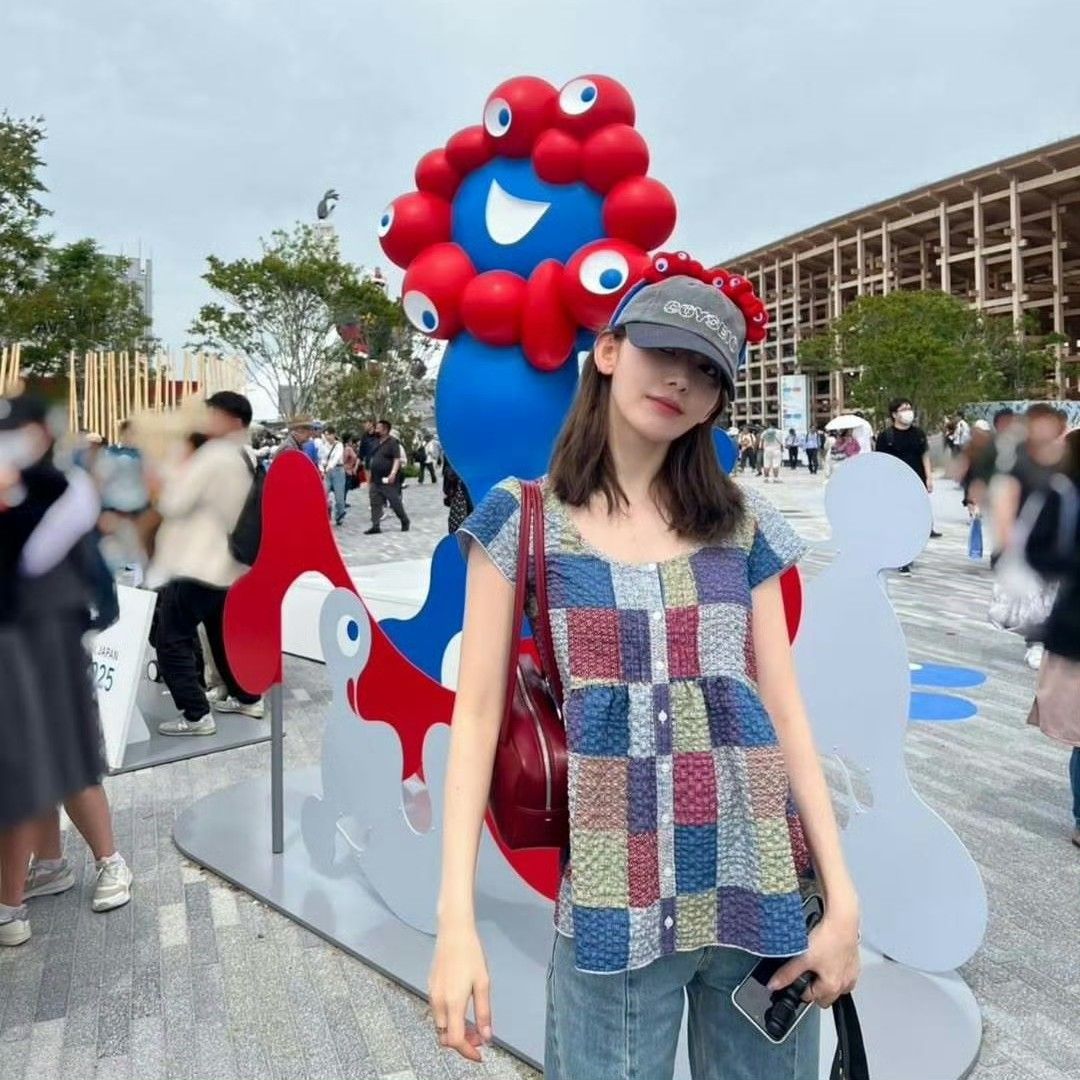 Latest photo of Sakura (LE SSERAFIM)