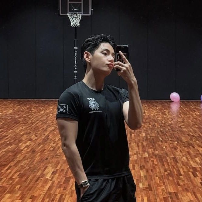 Latest photo of V (BTS)