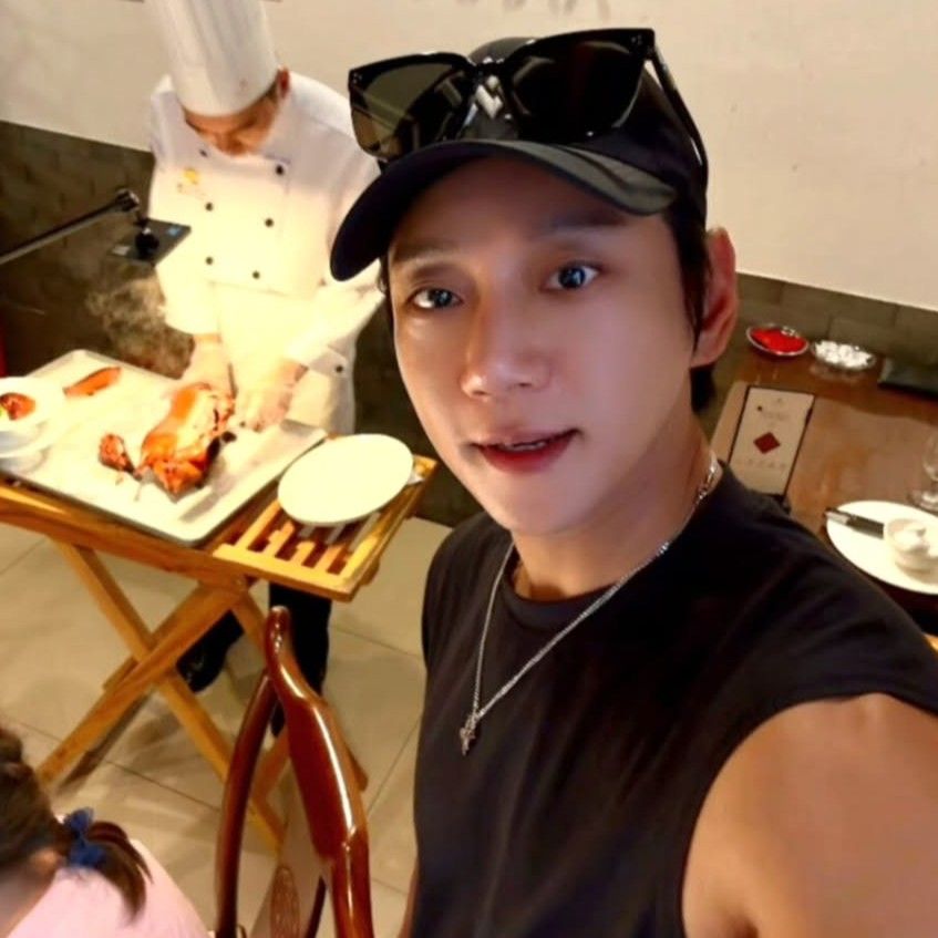 Behind-the-scenes cut of Hwang Chiyeol