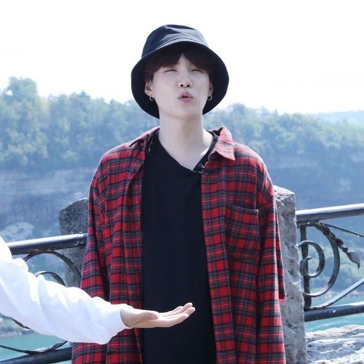 SUGA (防弹少年团)的幕后花絮