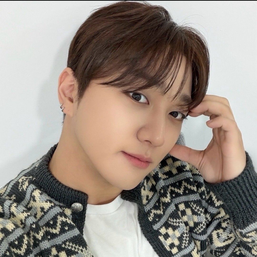 A moment captured by Hong Joochan (GoldenChild)'s fan