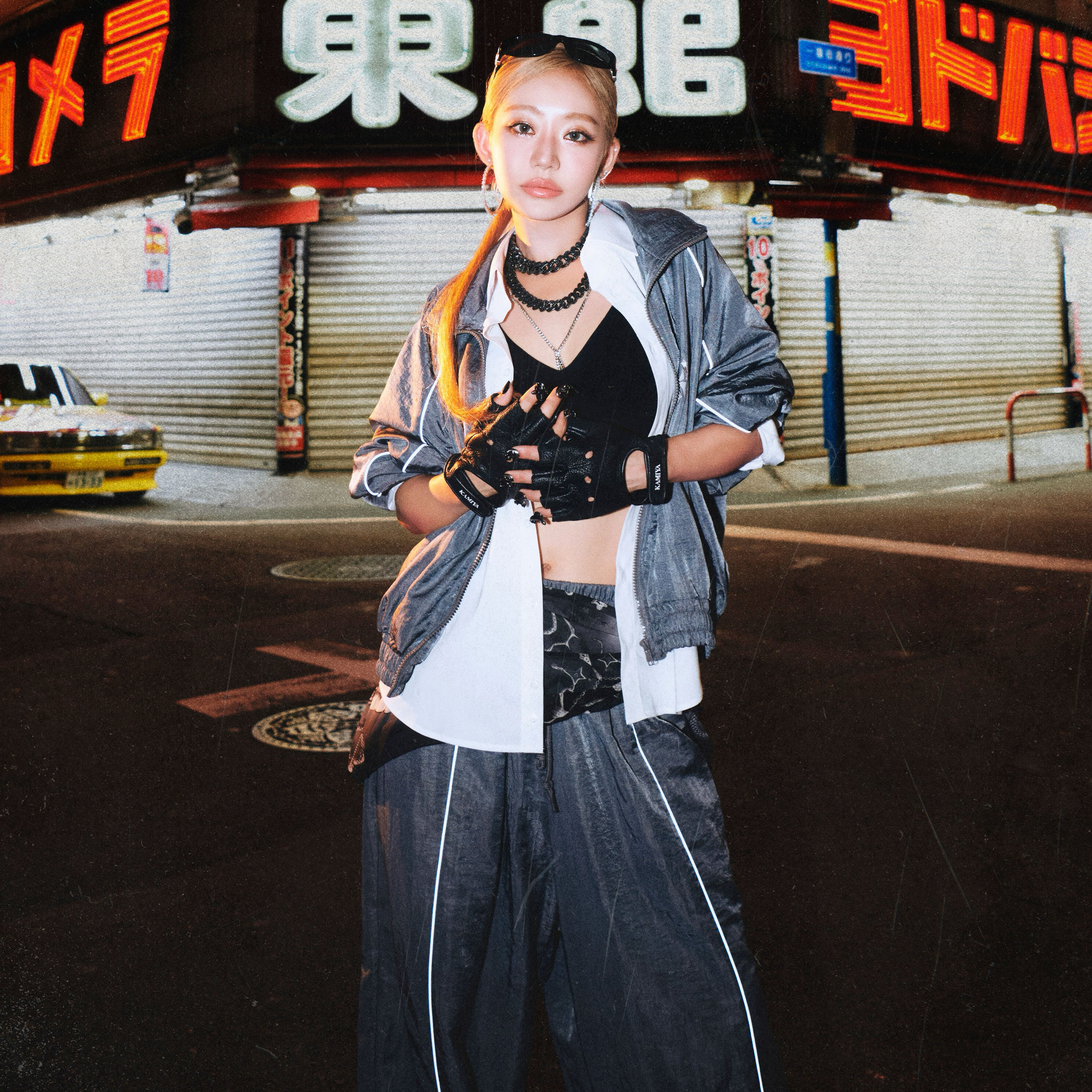 Behind-the-scenes cut of Julie (KISS OF LIFE)