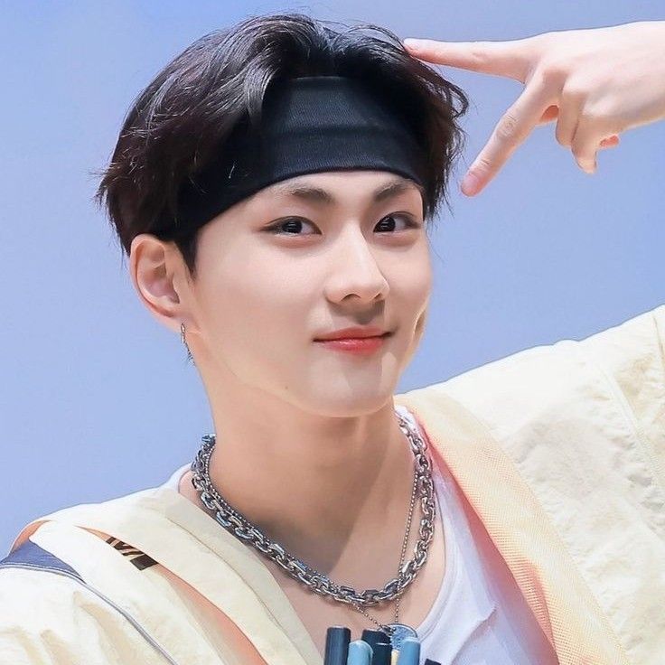 Latest photo of Jungwon (ENHYPEN)