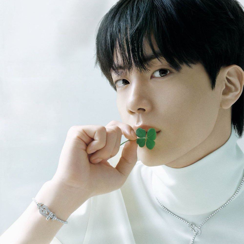 진 (방탄소년단) 최근 활동샷