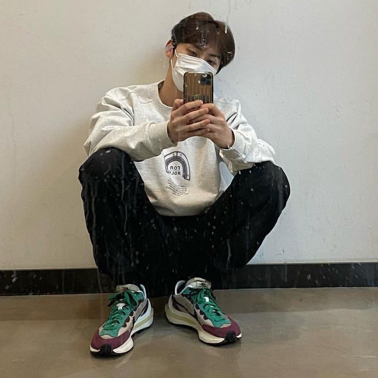 A moment captured by Hwang Minhyun's fan