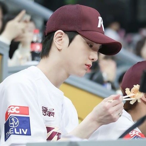 Latest photo of Younghoon (THE BOYZ)