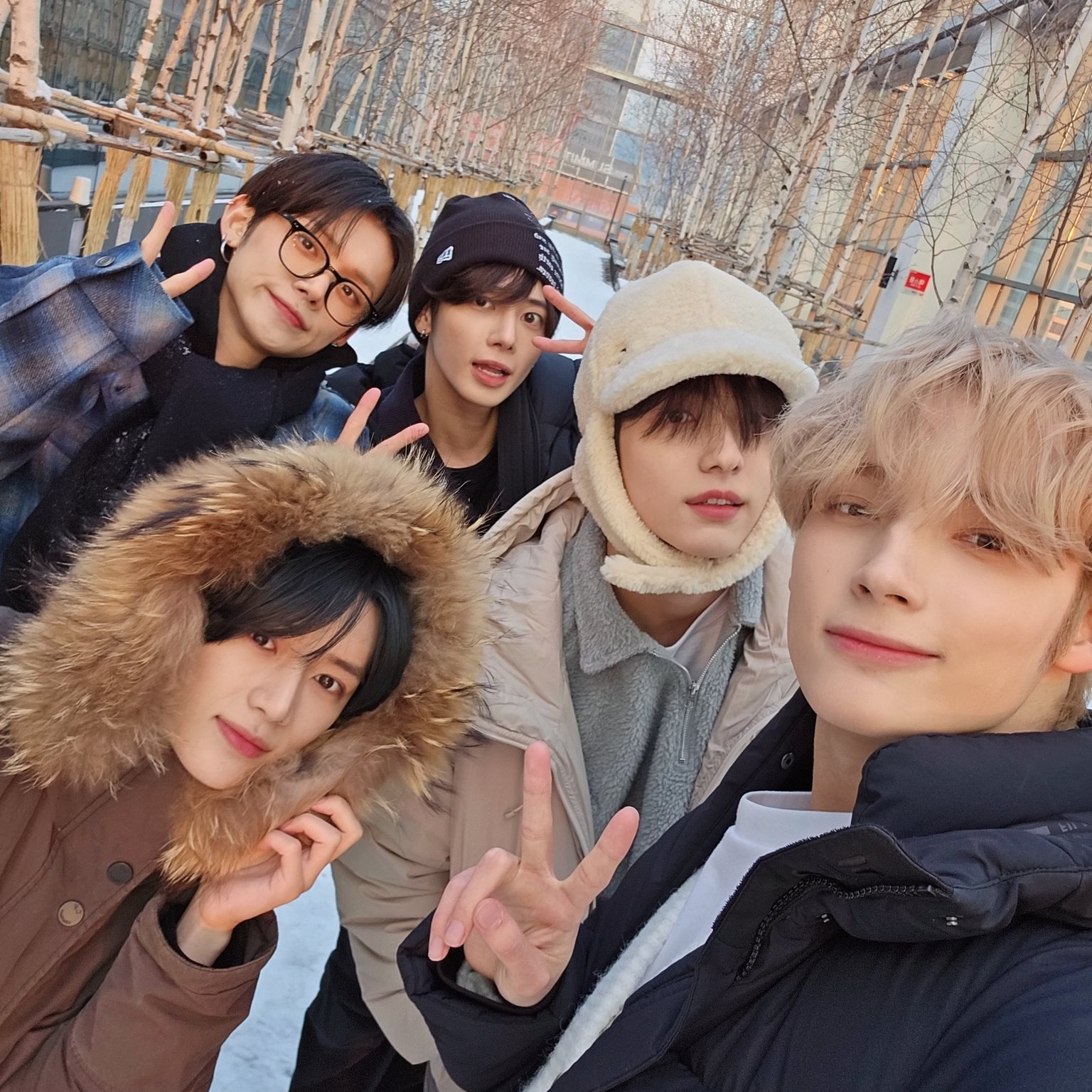 투모로우바이투게더 최근 활동샷