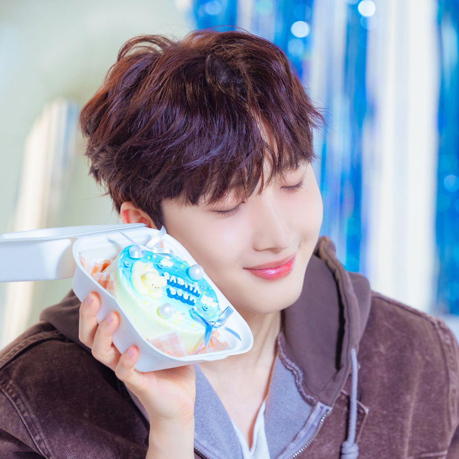 Recent activity shot of Hui (PENTAGON)