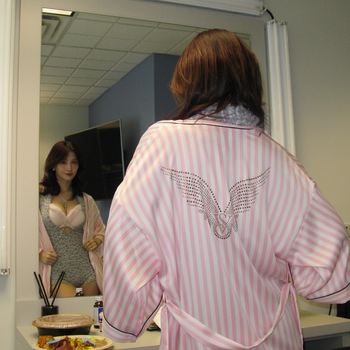 Behind-the-scenes cut of Momo (TWICE)