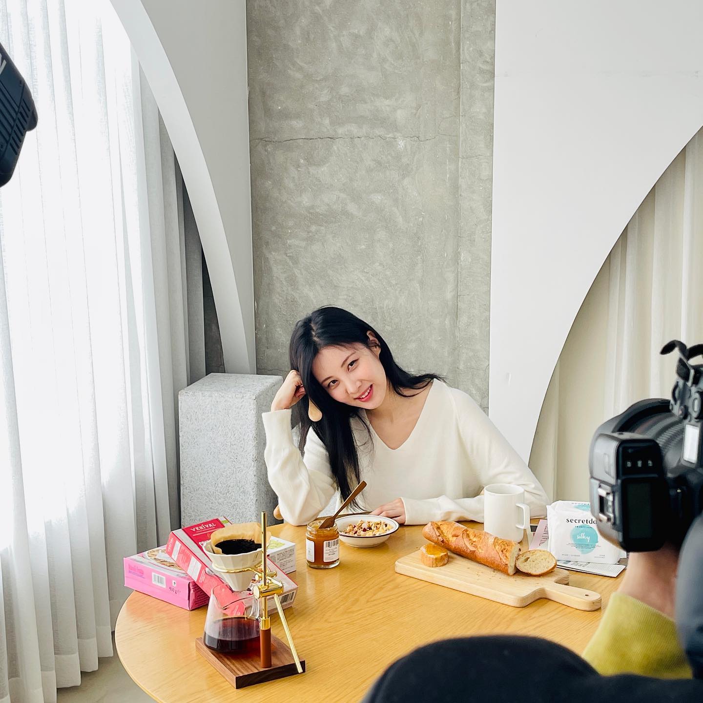 Behind-the-scenes cut of Seohyun (Girls' Generation)