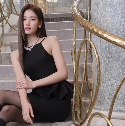 A moment captured by Sana (TWICE)'s fan