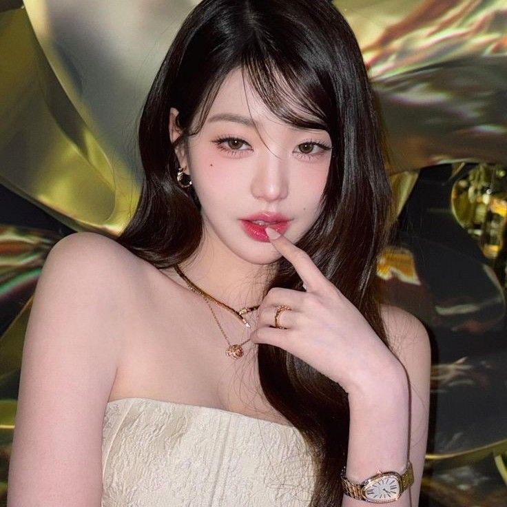Recent activity shot of Jang Wonyoung (IVE)