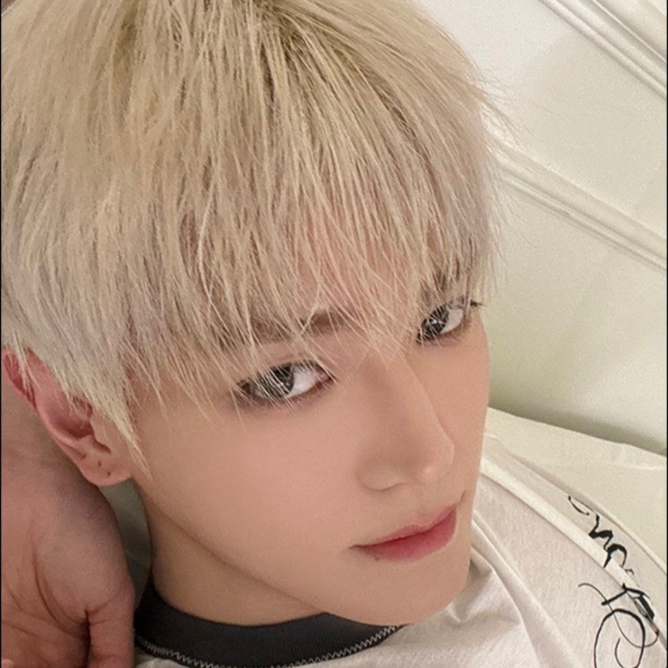 Behind-the-scenes cut of SuperM