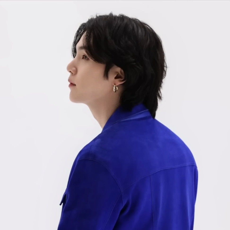 Foto aktivitas terbaru SUGA (BTS)