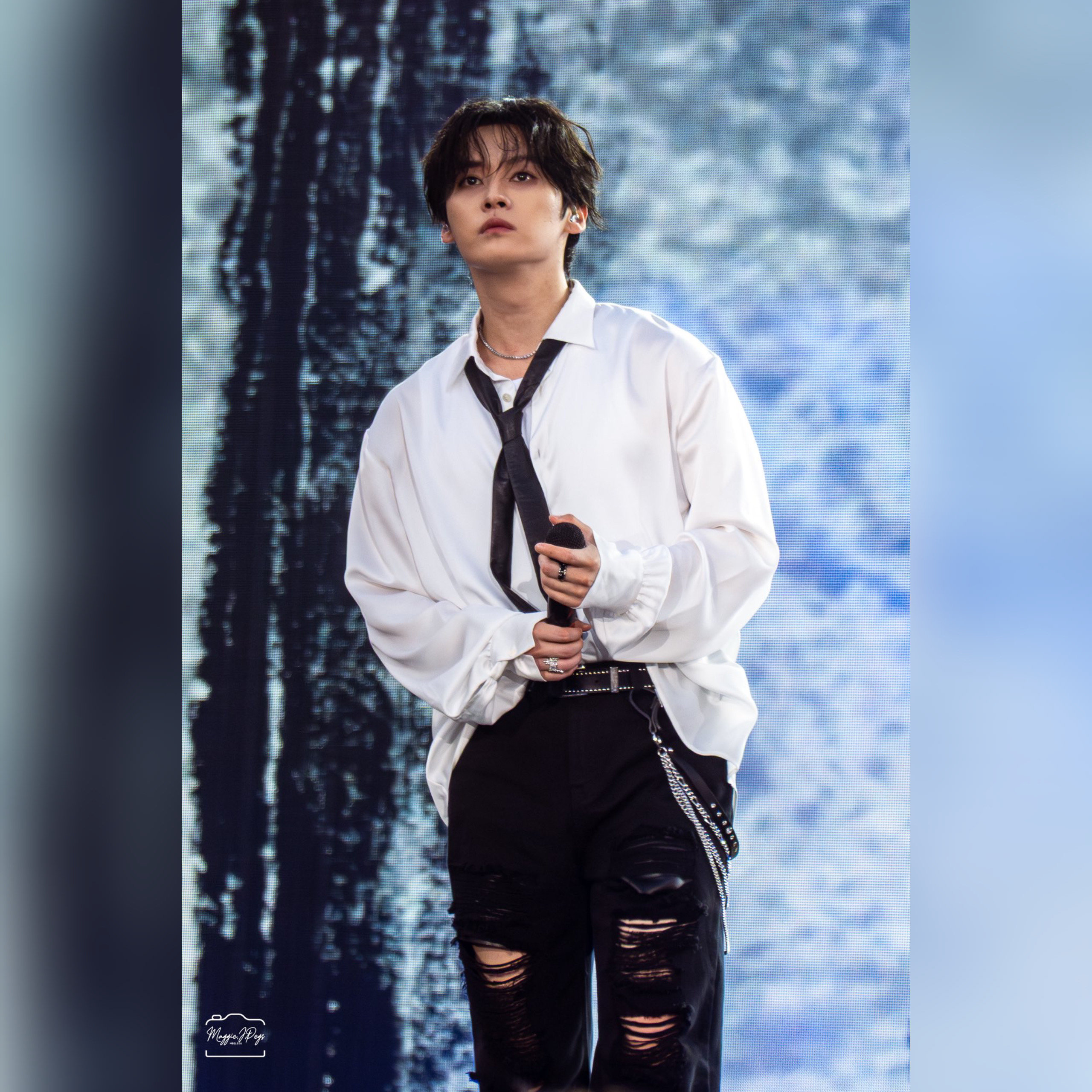Latest photo of Lee Know (Stray Kids)