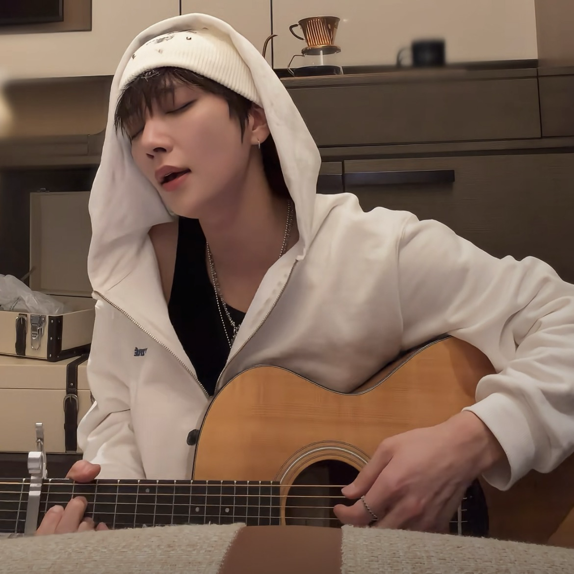 Behind-the-scenes cut of Joshua (SEVENTEEN)