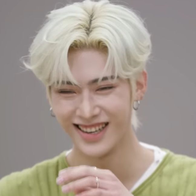 リッキー (ZEROBASEONE)の最近の活動写真