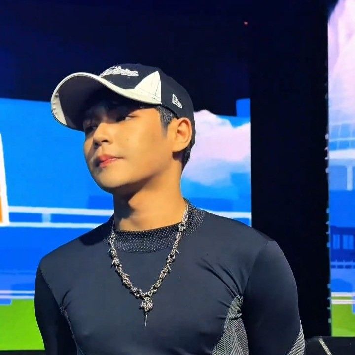 Behind-the-scenes cut of Kim (HORI7ON)