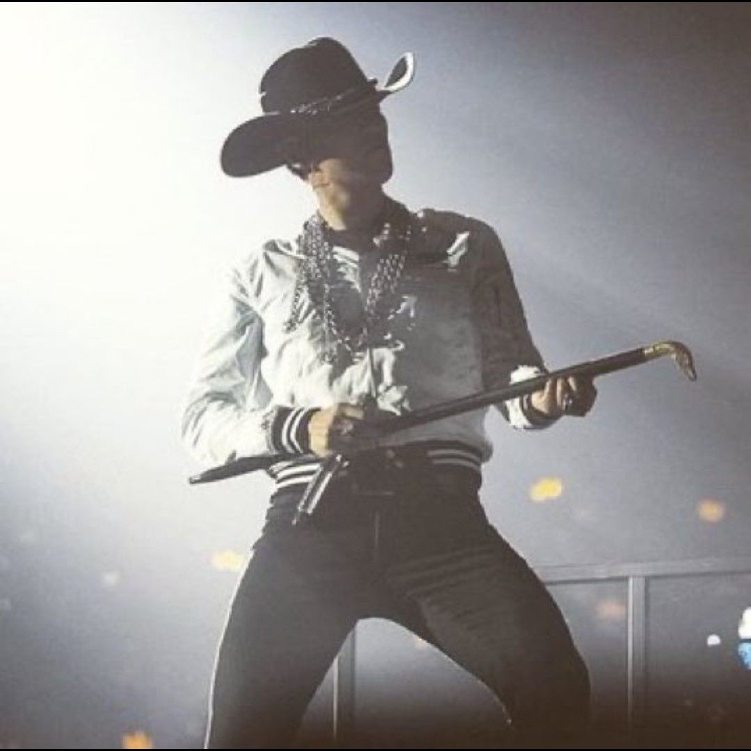 A moment captured by T.O.P's fan