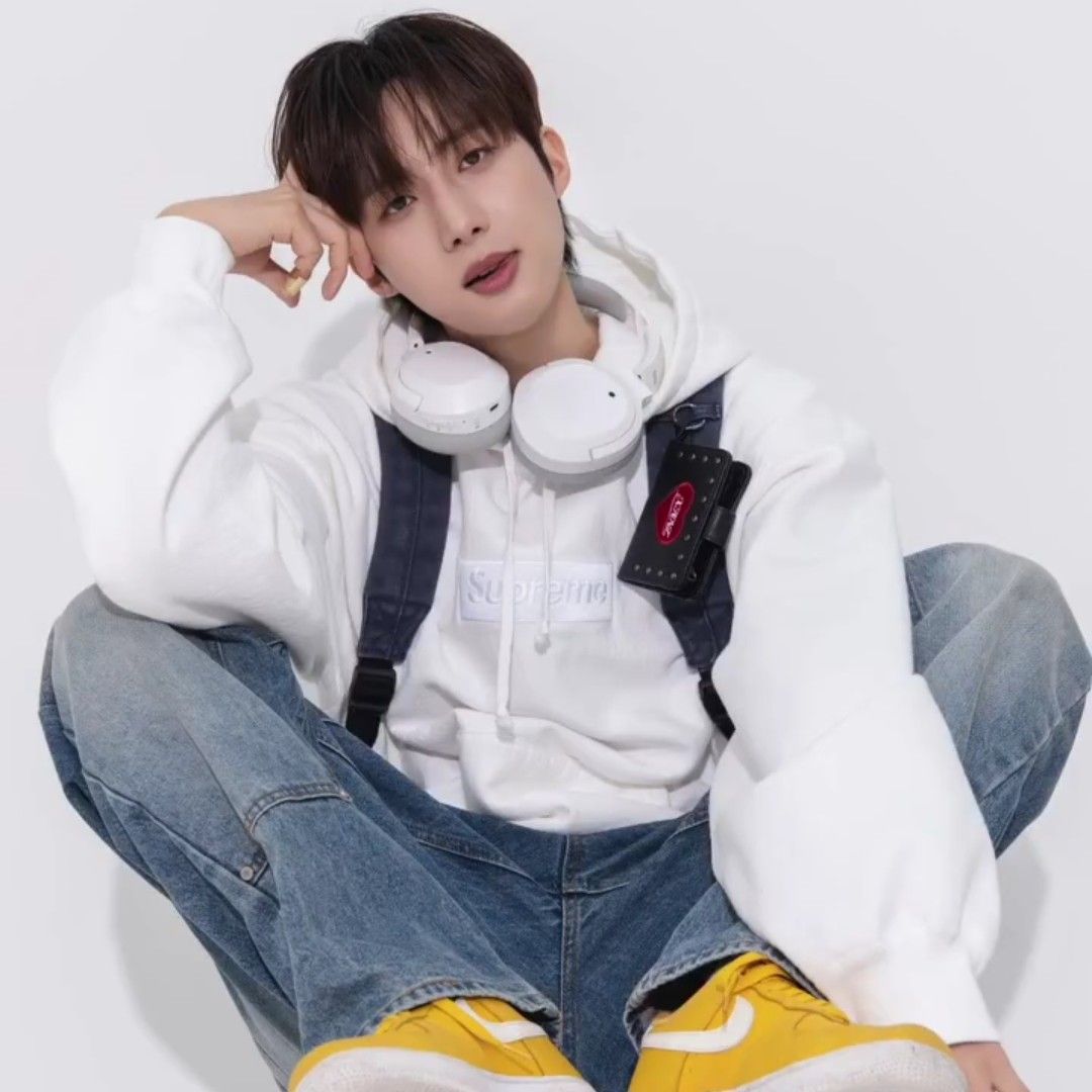 Recent activity shot of Hui (PENTAGON)
