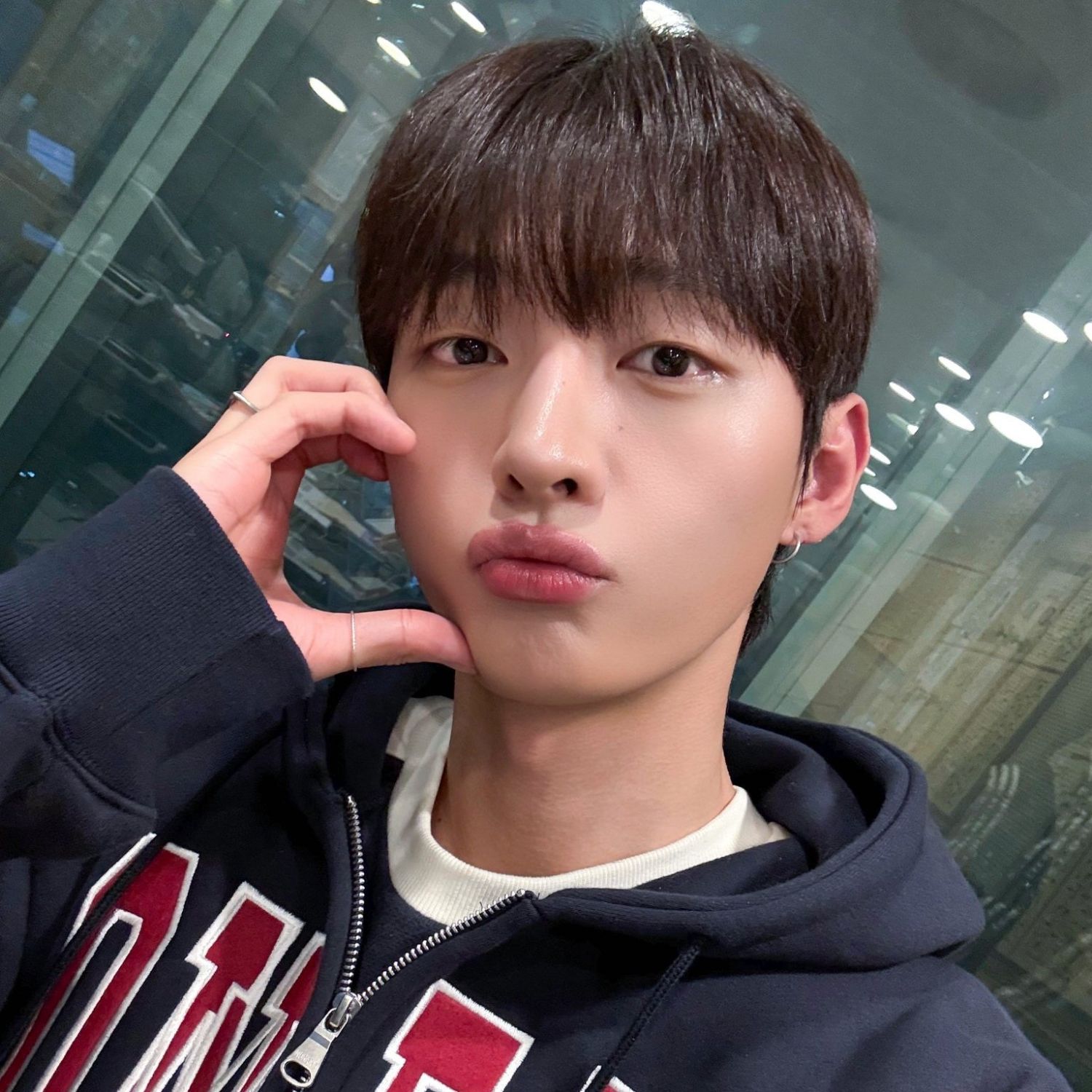 A moment captured by Yoon Jisung's fan