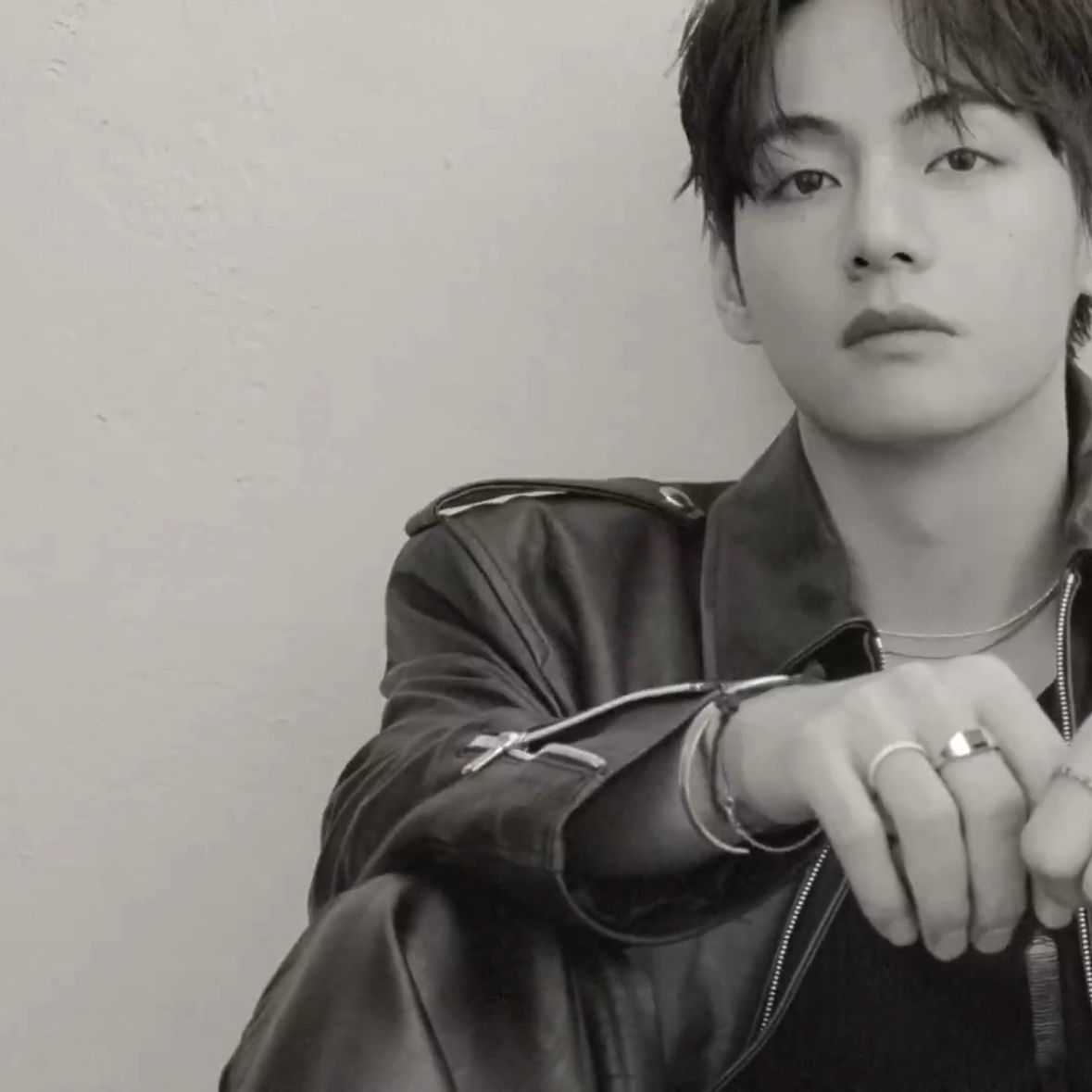 뷔 (방탄소년단)의 최신 사진