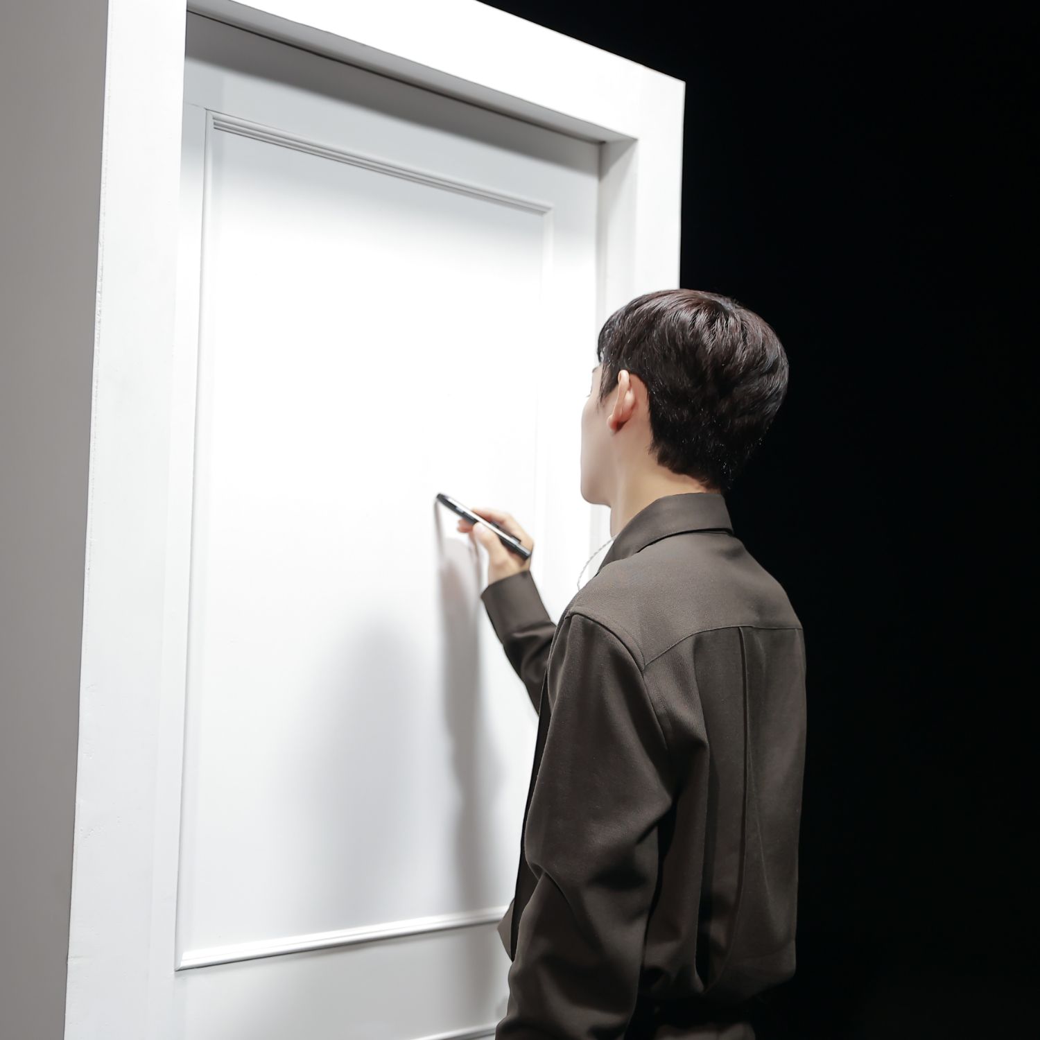 Behind-the-scenes cut of Chen (EXO)