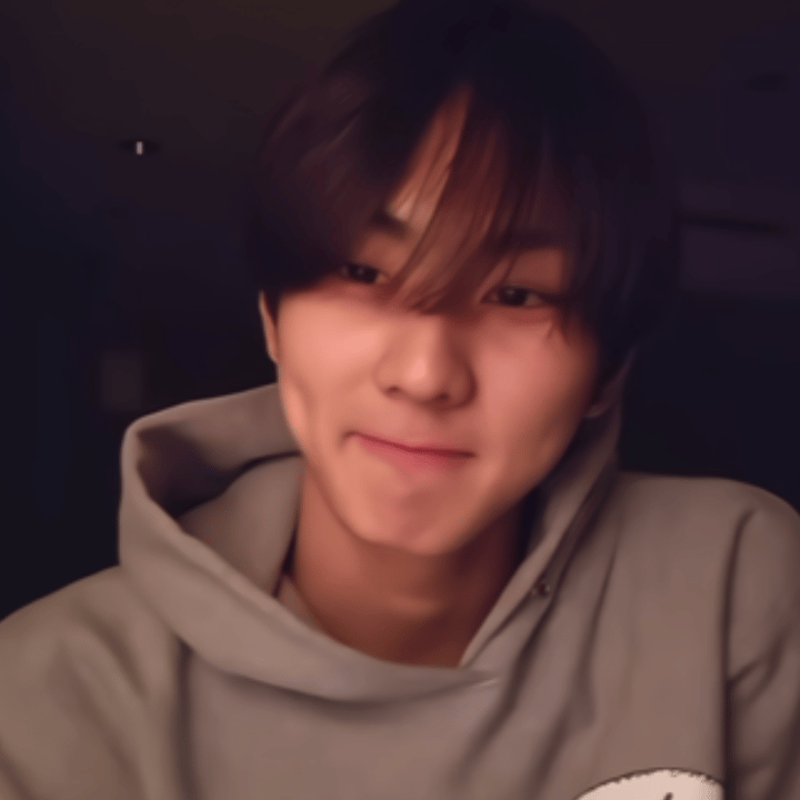 Latest photo of Jungwon (ENHYPEN)