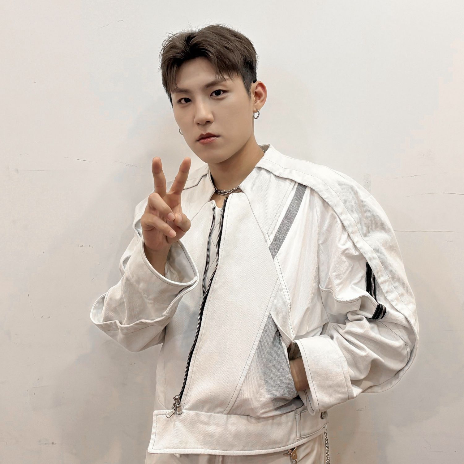 Behind-the-scenes cut of AB6IX