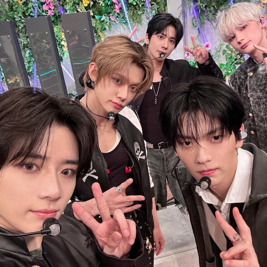TOMORROW X TOGETHERの舞台裏ショット