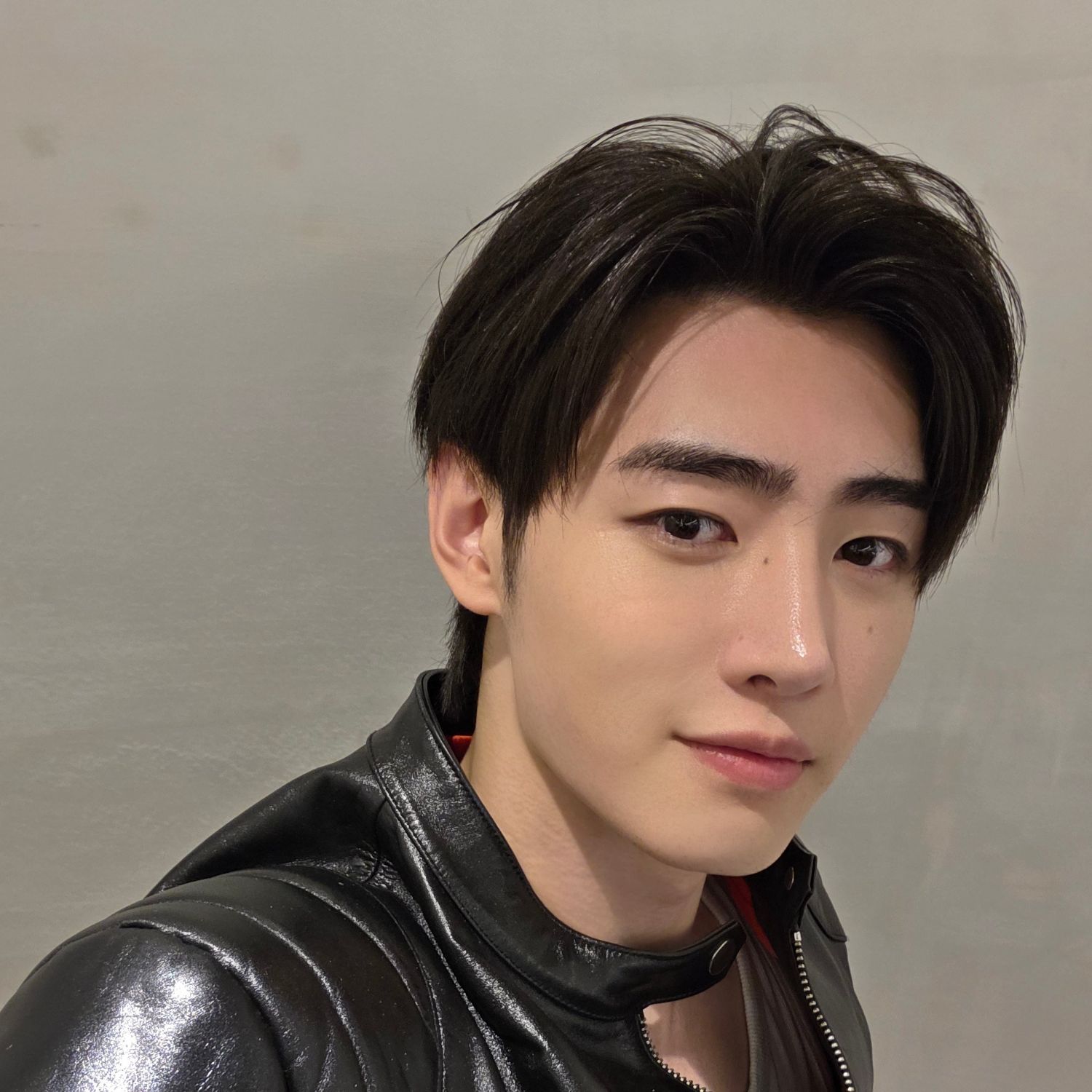 Latest photo of Sunghoon (ENHYPEN)