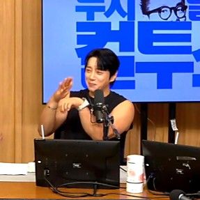 Recent activity shot of Hwang Chiyeol