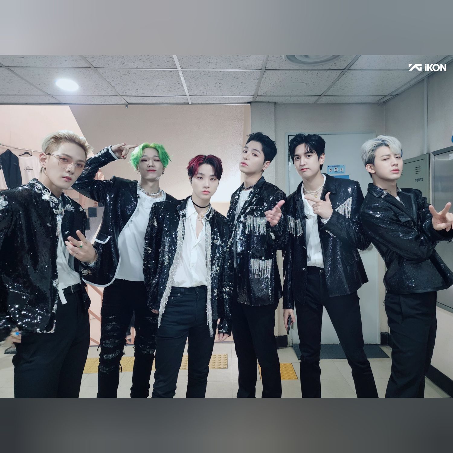 iKONの舞台裏ショット