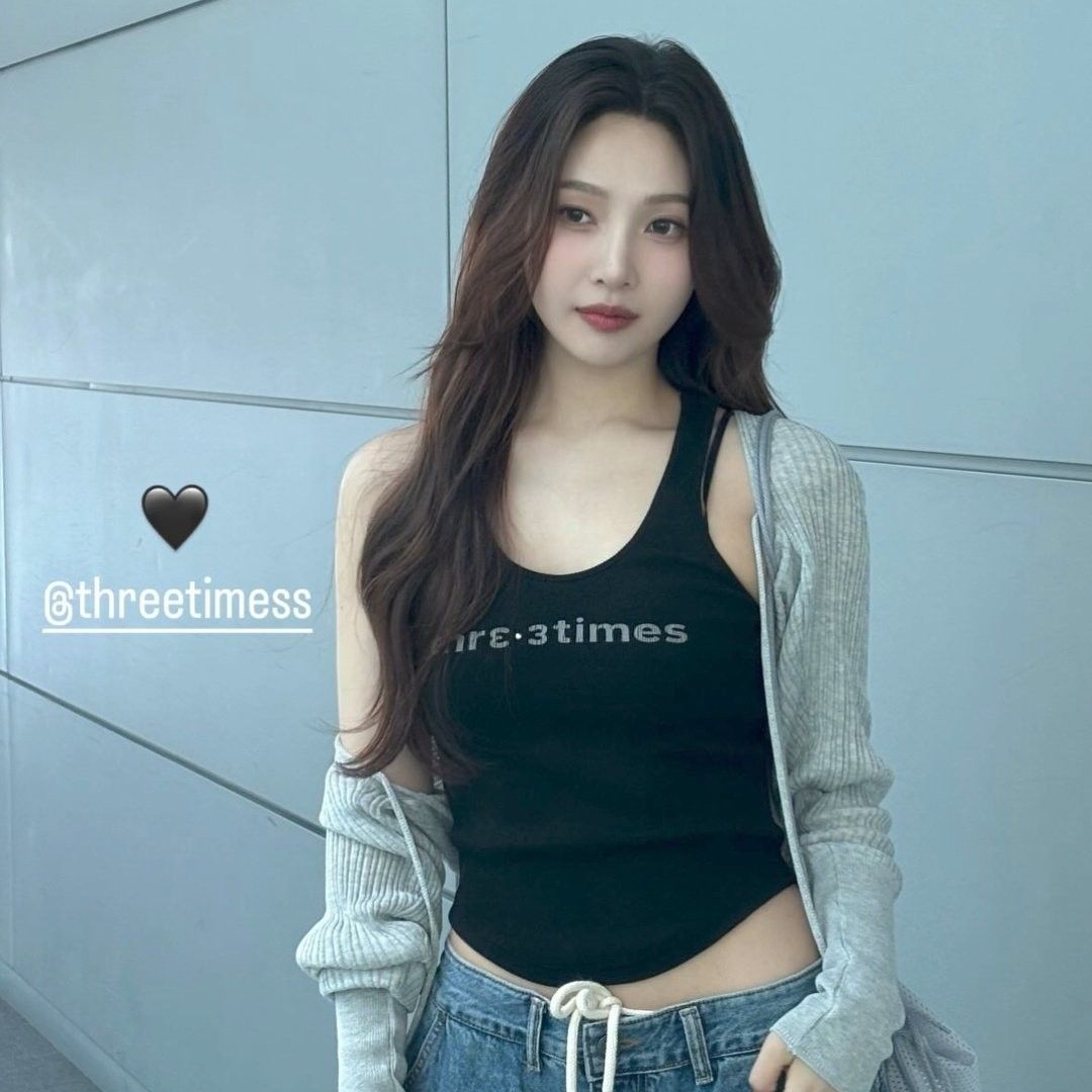 A moment captured by Joy (Red Velvet)'s fan