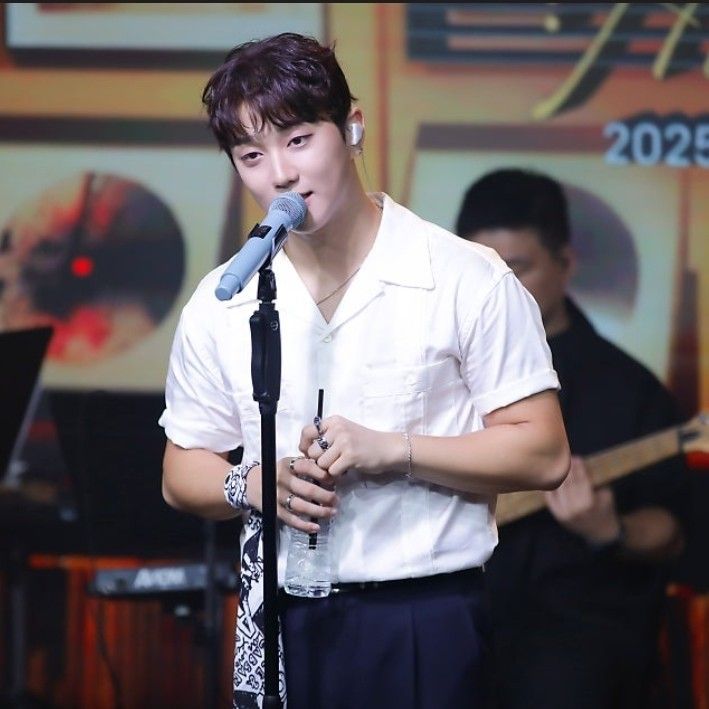 A moment captured by Hong Joochan (GoldenChild)'s fan
