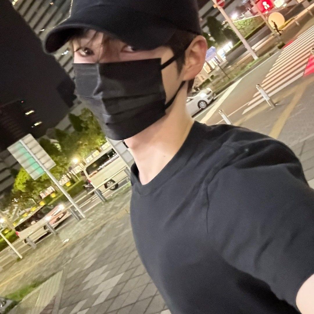 Latest photo of Sung Hanbin (ZEROBASEONE)