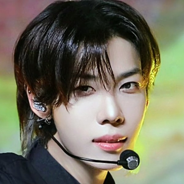 Popular profile picture of Robin (n.SSign) loved by fans