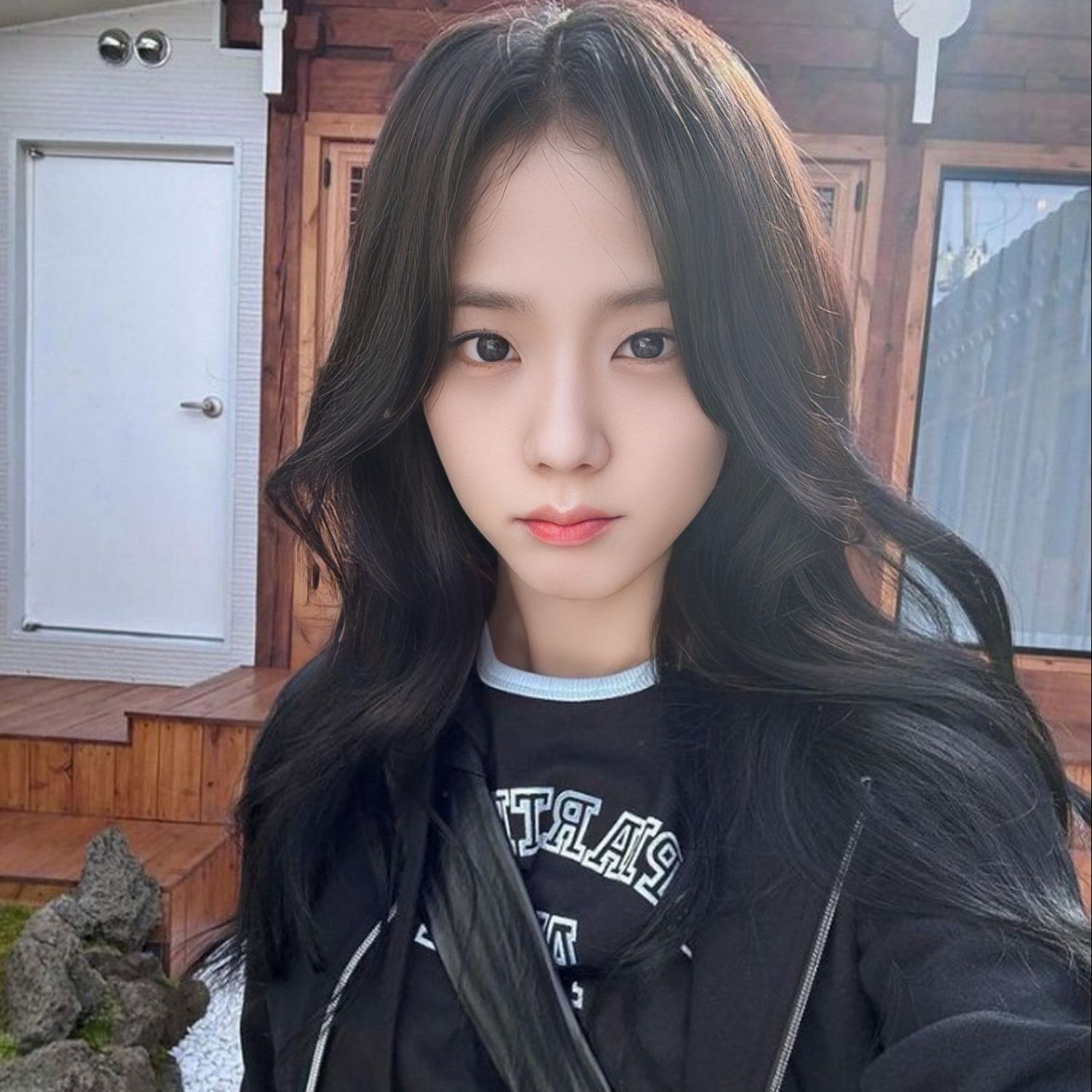 Recent activity shot of Jisoo (BLACKPINK)