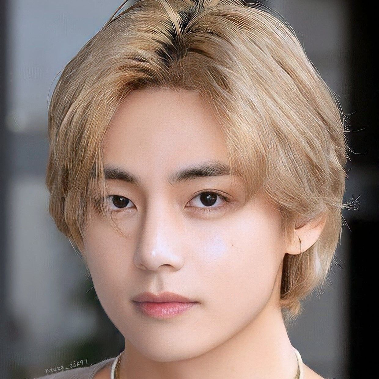 Behind-the-scenes cut of V (BTS)