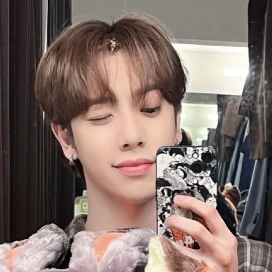 カズタ (n.SSign)の最近の活動写真